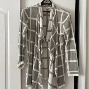 Great piece grey and white issic maze ahi